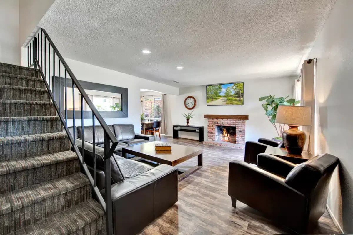 Anaheim Lighthouse - Thumbnail 2