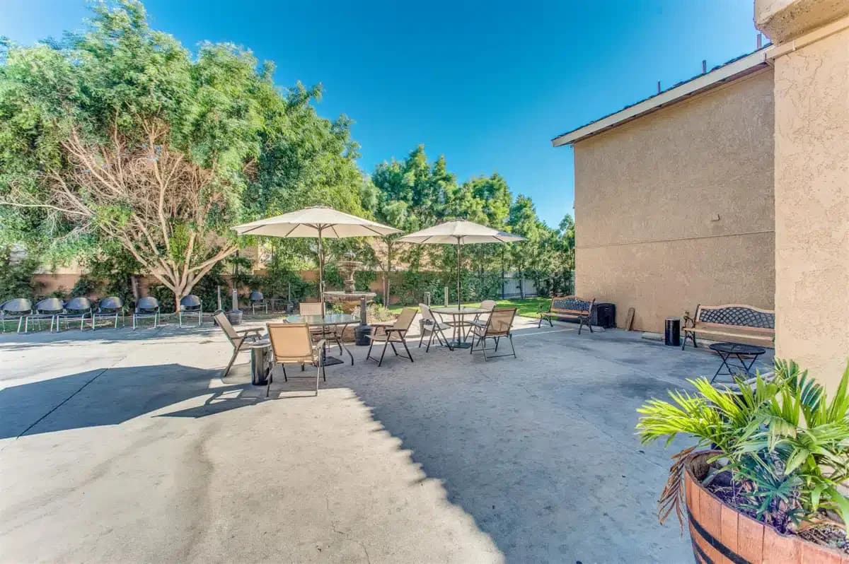 Anaheim Lighthouse - Thumbnail 3