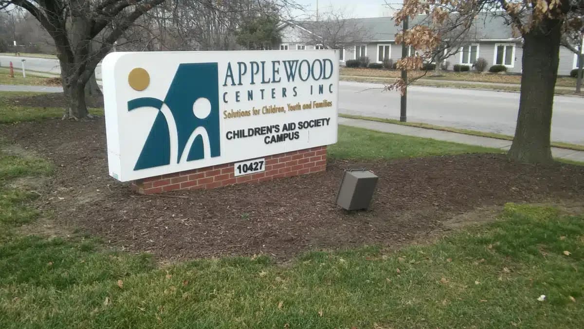 Applewood Centers Inc