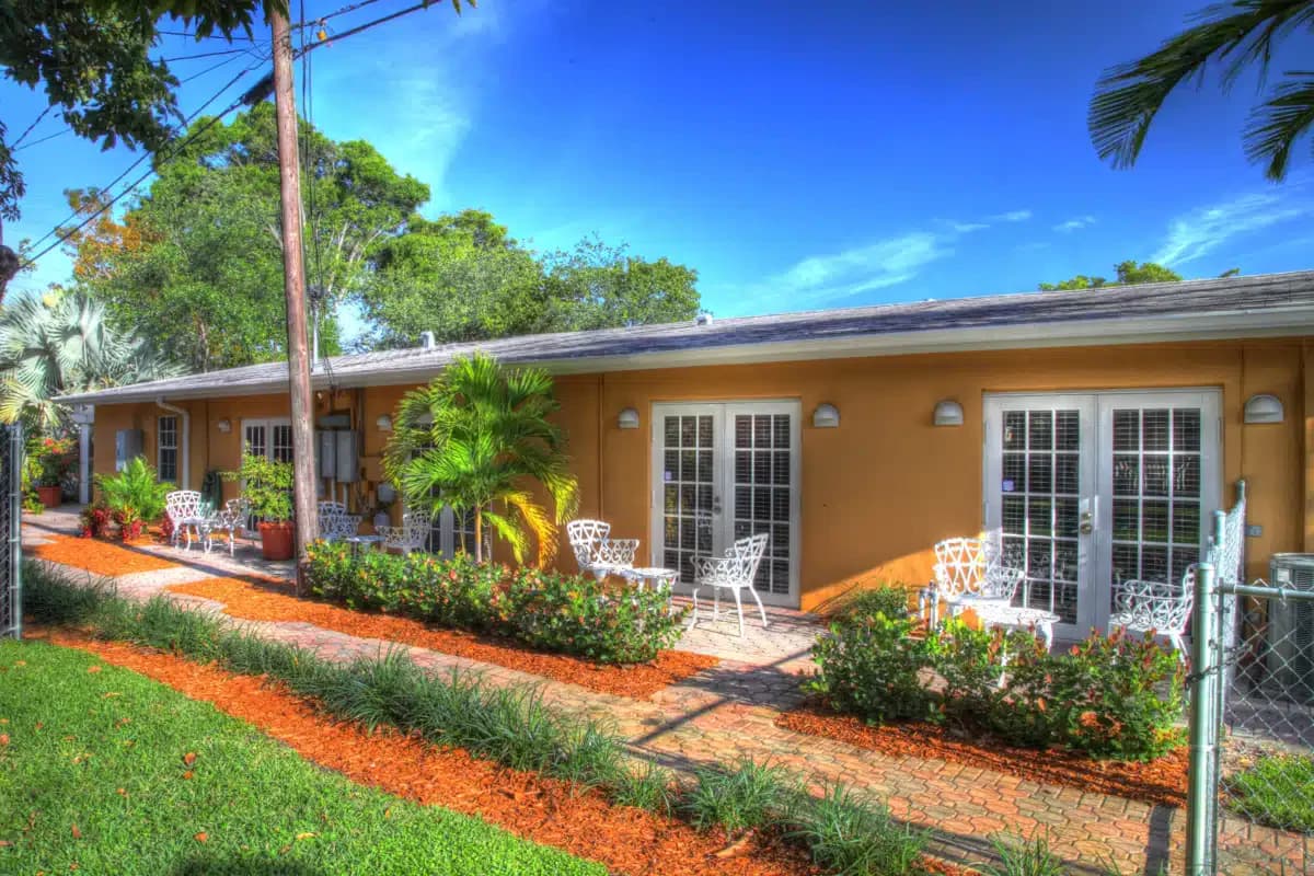 Bougainvilla House - Thumbnail 2