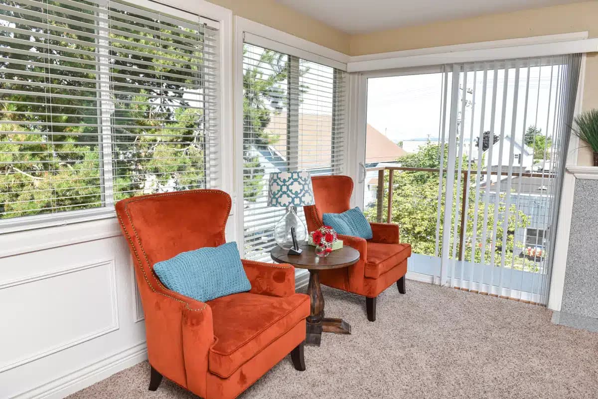 Center - Thumbnail 3