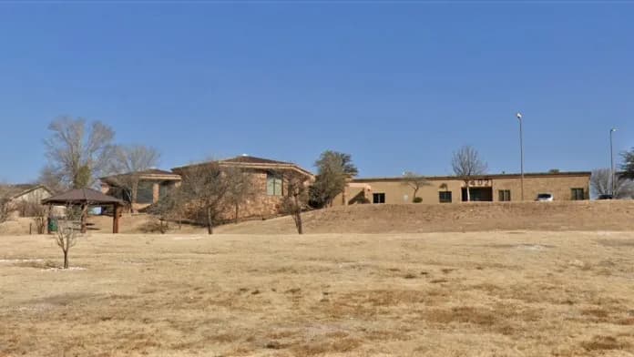 Grace Manor - Thumbnail 2