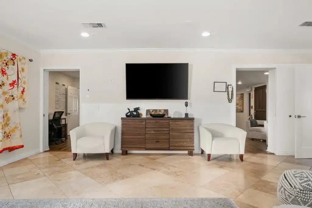 Hollywood and Vine Recovery Center - Thumbnail 8