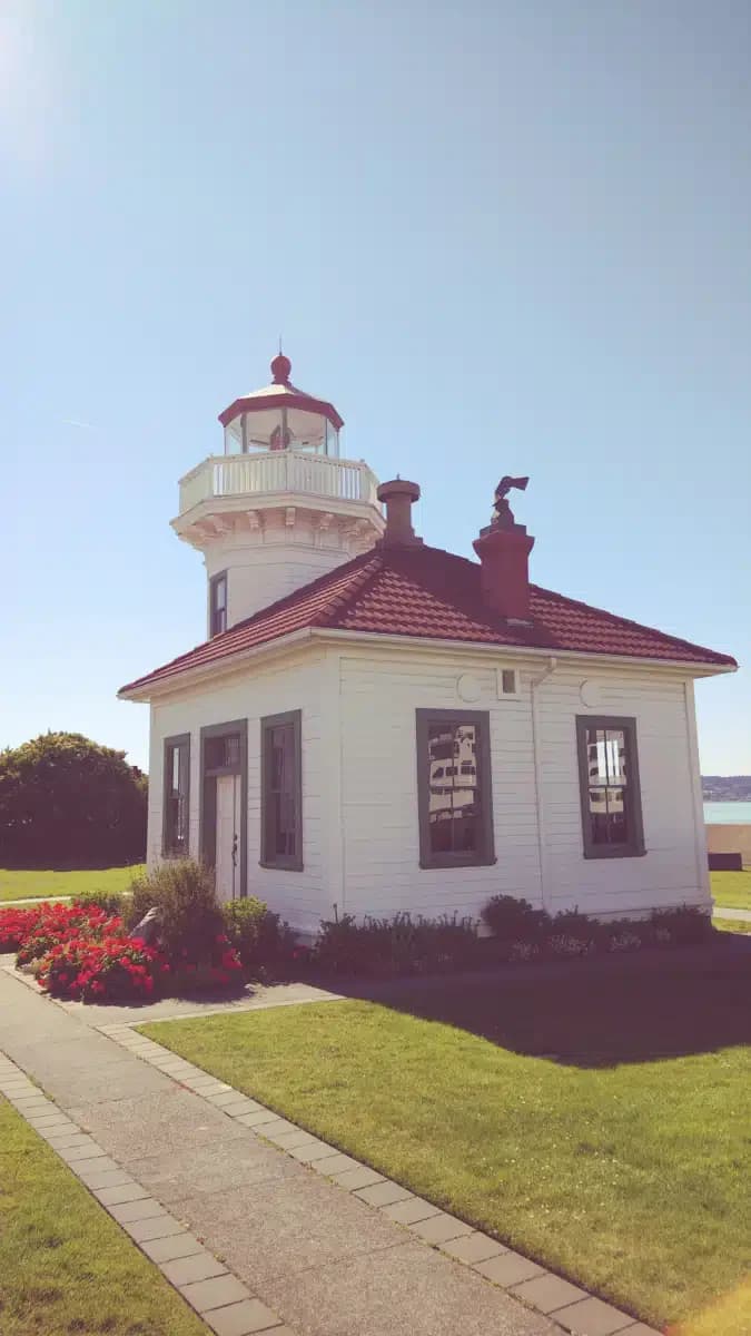 Juanita Center LLC - Thumbnail 4