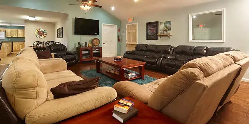 Lake Hills Oasis - Thumbnail 3