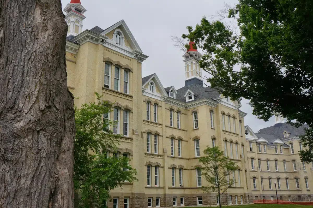 Munson Medical Center - Thumbnail 4