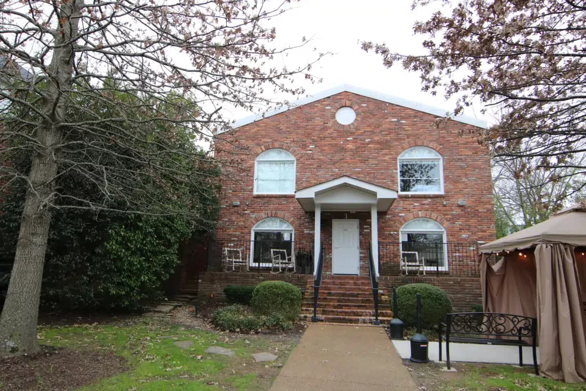 Recovery Unplugged Nashville - Thumbnail 4