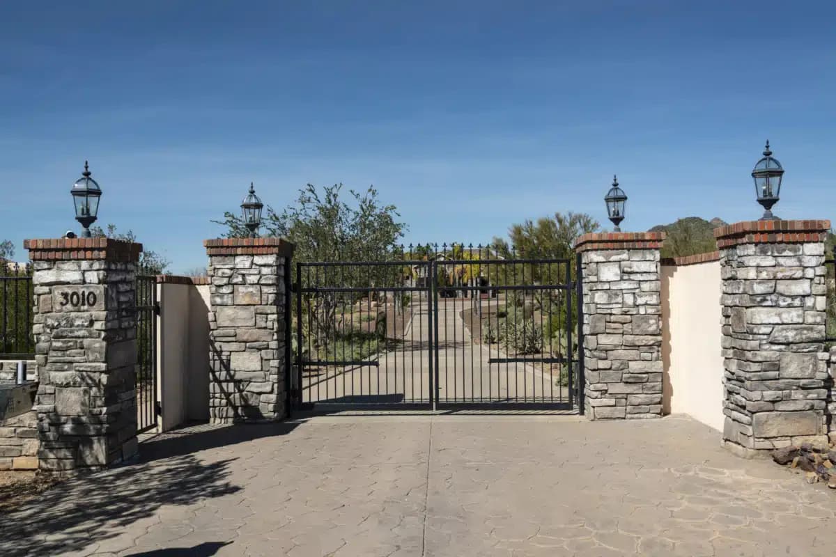 Sobermans Estate - Thumbnail 8