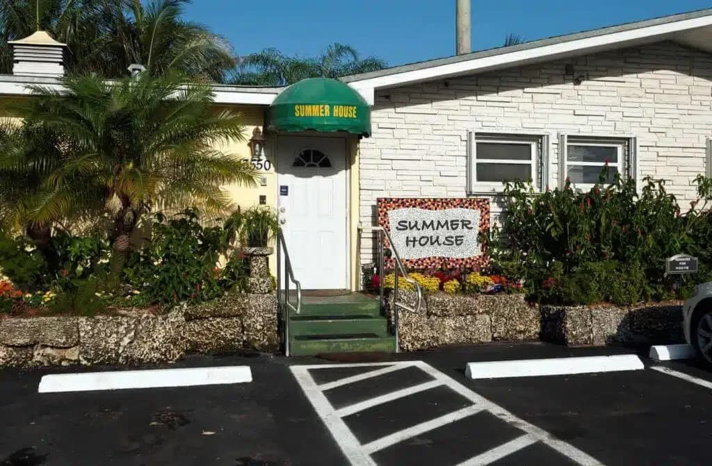 Summer House - Thumbnail 2