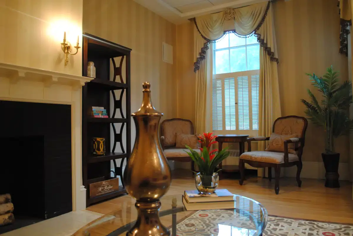 Washburn House - Thumbnail 4