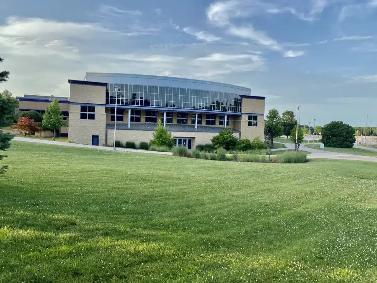 Western Illinois University - Thumbnail 2